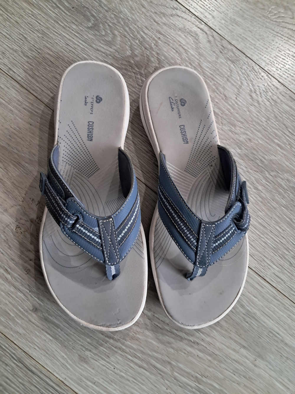 Clarks Women Blue Thong Sandals - Cushioned Beach Flip Flops - Picture 2 of 3